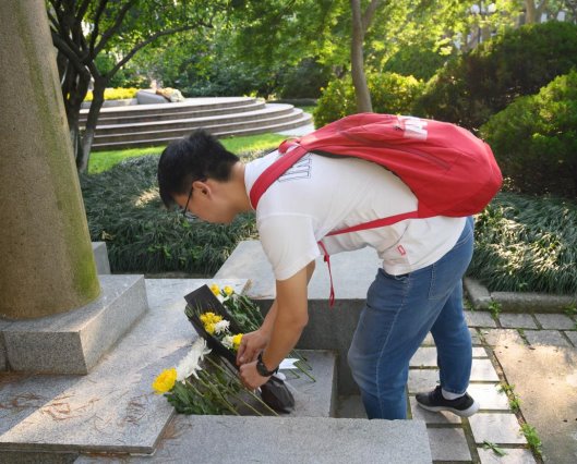 五卅纪念柱参观及献花 6